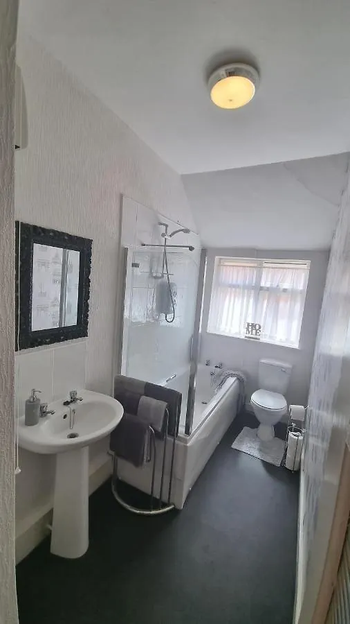 Cruden Villa - Second Floor Apartment Scarborough