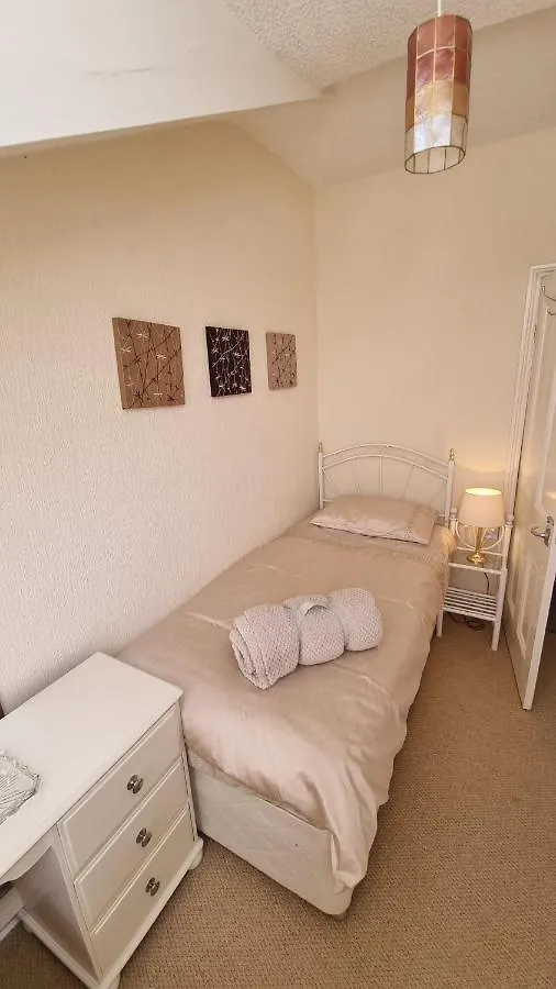 Cruden Villa - Second Floor Apartment Scarborough
